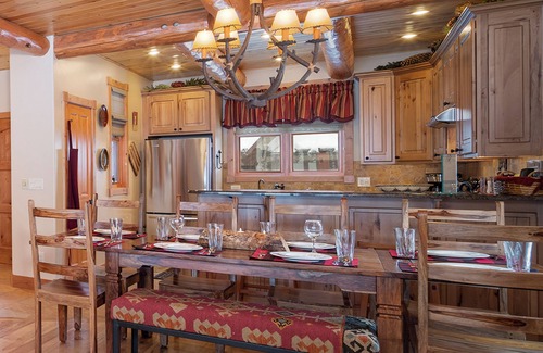 Fraser House | Spacious & modern 3 bedroom, pet friendly in Fraser