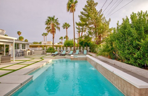 Racquet Club South House | Spacious modern 3BR Saltwater Pool & Hot Tub, BBQ