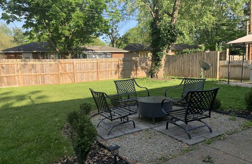 Whitehall House | Spacious, modern 4 bd, 2 bath w/upscale backyard