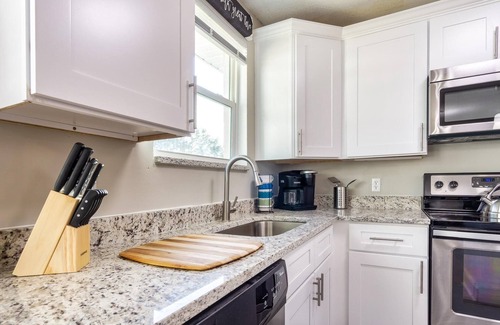 Jacksonville House | ~Spacious, Modern 5 Bdrm Home nr NAS Jax & Dwntn~