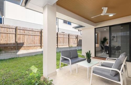 Pallara House | Spacious Modern 6BR Family Home in Pallara QLD