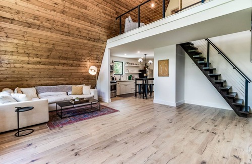 New Iberia Cabin | Spacious & Modern A-Frame w/Hot Tub & Fire Pit near Rip Van Winkle Gardens
