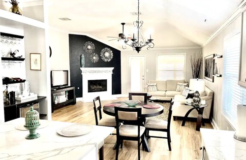Little Elm House | Spacious, modern and comfy 4 bedroom home!