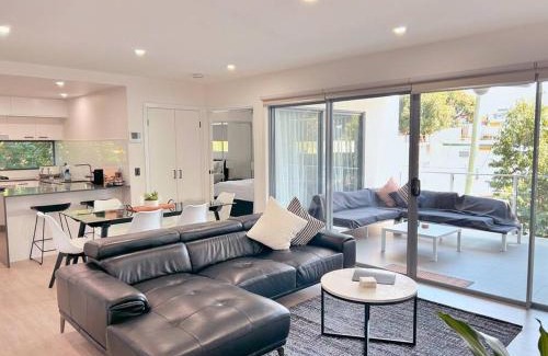 Morningside Apartment | Spacious & Modern Apt Close to City & Airport