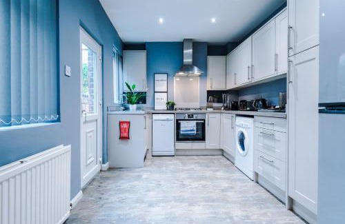 Hoole House | Spacious Modern Chester Home - Great Location