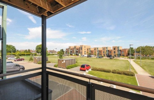 Figge's Marsh Apartment | Spacious, Modern Close to Transport Links