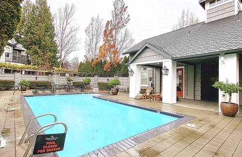 Columbia Way Apartment | Spacious Modern Condo By Columbia Waterfront