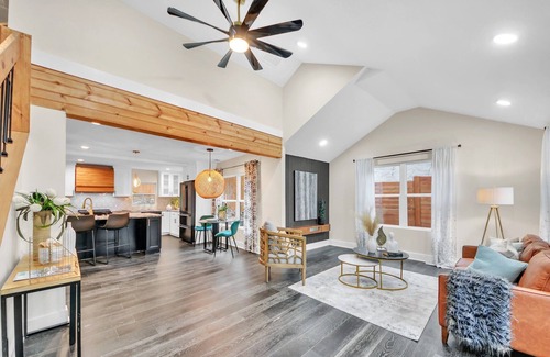 Hapeville House | Spacious Modern Cottage with 5 Bedrooms Close to Airport,