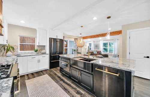Hapeville House | Spacious Modern Cottage with 5 Bedrooms Close to Airport,