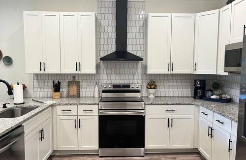 South Pensacola Cottage | Spacious, modern downtown cottage for you, your peeps and pup!