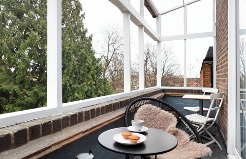 Brondesbury Park Apartment | Spacious Modern Family-sized Apartment with Terrace - New Listing