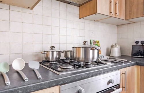 Croham Apartment | Spacious modern apartment in South Croydon