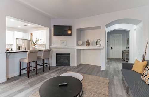 Palmdale House | Spacious Modern Getaway For You