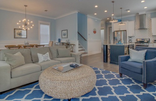 Greenway Park House | Spacious & modern home w/ shared pool near beach - snowbirds welcome