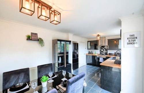 Billingham House | Spacious Modern Home in Teeside