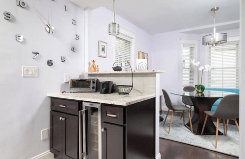 Everett Condo | Spacious Modern Luxury Duplex Near Boston & Cambridge - Free Parking