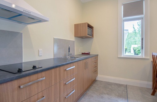 Speargrass Flat Apartment | Spacious, Modern Studio Apartment below Coronet Peak