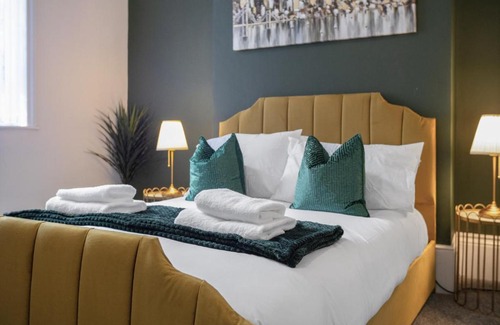 Sunderland Apartment | Spacious & Modern Oasis, 4-Bed House, Sleeps 7