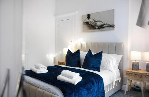 Sunderland Apartment | Spacious & Modern Oasis, 4-Bed House, Sleeps 7