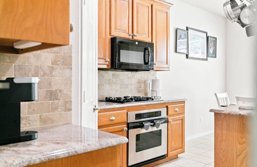 South Arlington House | Spacious & Modern Pool Retreat Near DFW Metroplex!