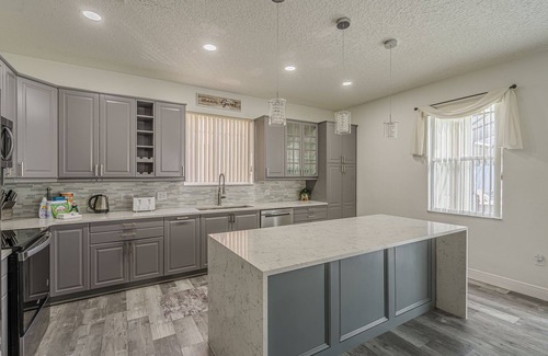 Windwood Bay House | Spacious Modern Pool Home w/3 Masters Amazing Games Rm & Secret Harry Potter Rm
