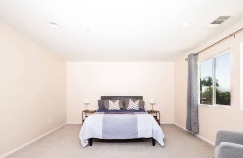 Rubidoux House | Spacious Modern Riverside Home 4BDR - 3BA Sleeps 10