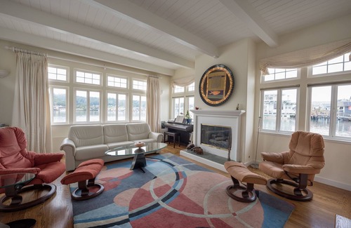 Bay Area Boat Rental | Spacious modern Sausalito Houseboat just minutes from San Francisco.