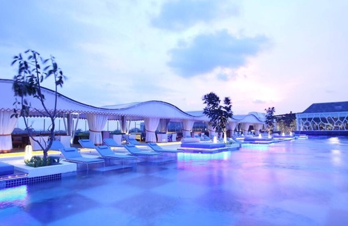 Central Seminyak Apartment | Spacious Modern Suite with Free Minibar Items (T Sand Suite40)