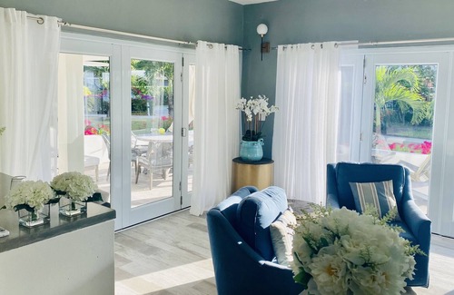 Dickenson Bay Villa | Spacious modern villa steps away from one of Antigua's best beaches
