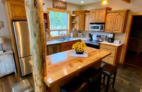 Donnelly Cabin | Spacious Mountain Cabin w/Hot Tub & Bunkhouse