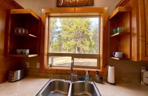 Donnelly Cabin | Spacious Mountain Cabin w/Hot Tub & Bunkhouse