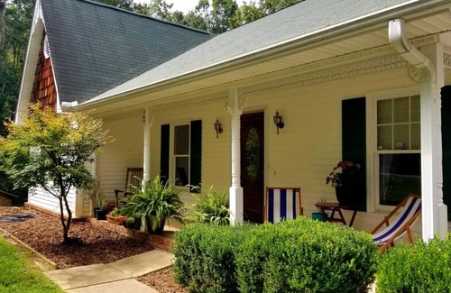 Horse Shoe House | Spacious Mountain Getaway near Natl Forest, Blue Ridge Parkway and Asheville