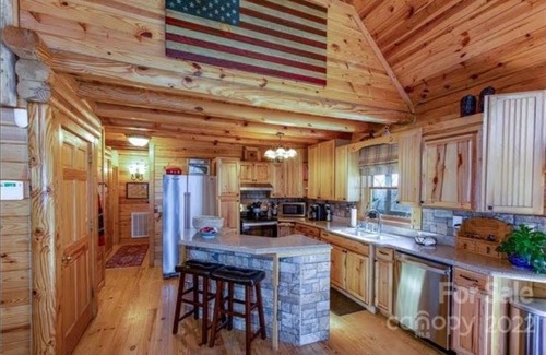 Spruce Pine Cabin | Spacious Mountain Home Close to Blue Ridge Pkwy w/Hot Tub