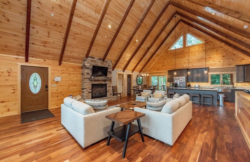 McHenry House | Spacious Mountain Lodge w/Hot Tub & Fire Pit