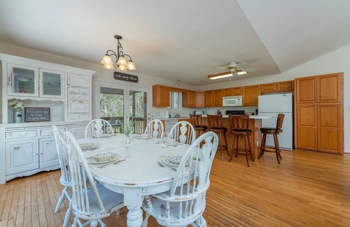 Burnsville Cabin | Spacious Mtn Getaway~Fire Pit+Grill, WiFi, Private, Mins to Downtown Burnsville!