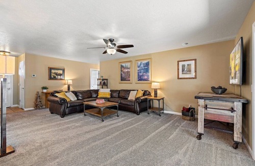 West Valley House | Spacious Multi Family Home near everything Boise