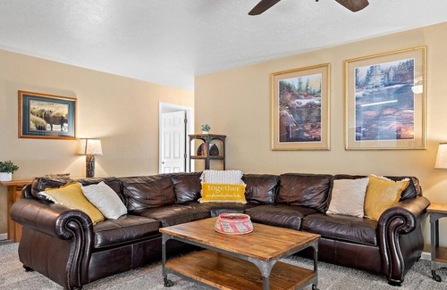 West Valley House | Spacious Multi Family Home near everything Boise