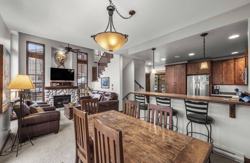 Sun Peaks House | Spacious multi level 3 bedroom + den townhouse, close to Morrisey lift
