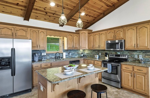 Murphy Cabin | Spacious Murphy Cabin w/Game Rooms + Mtn Views!