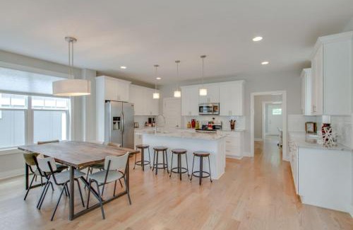 Inglewood House | Spacious Nashville Home with 7 Beds 4 Bedrooms and 2.5 Bathrooms