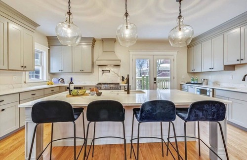 Dorchester House | Spacious, New Renovation | Near T