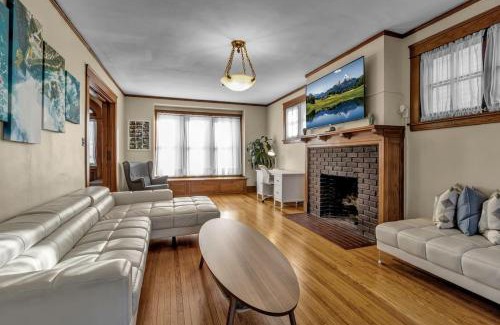 Niagara Falls House | Spacious Niagara Falls Air Conditioning Parking Steam Shower