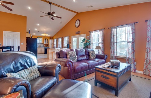 Mountain Home House | Spacious Norfork Lake Home: Game Room + Views!
