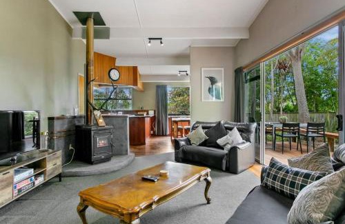 Nukuhau House | Spacious Nukuhau Stay Near Town With Parking and Comfort