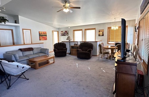 Sunland Estates House | Spacious Oasis 3 bedroom home