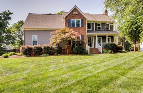 Mooresville House | Spacious Oasis with heated pool/spa, covered patio, office & near Lake Norman