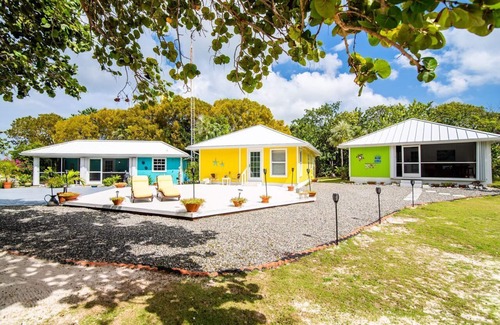 Breakers House | Spacious Oceanfront Cottage w/Huge Screened Porch, Kayaks & Snorkeling Gear!