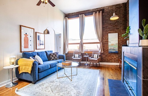 Old City Apartment | Spacious Old City Loft