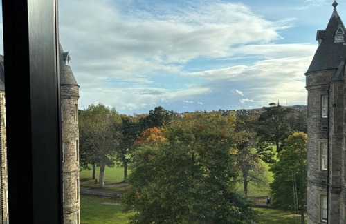 Laurieston Apartment | Spacious one bed Quartermile apartment with breathtaking park views - V central