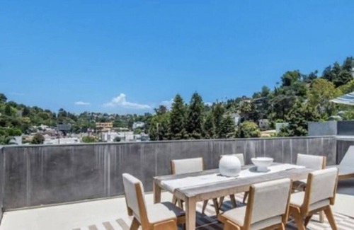 Sunset Junction House | Spacious One Bedroom in Silverlake, Los Angeles